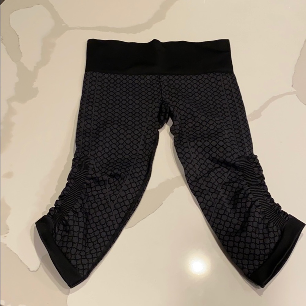 Lululemon Ebb to street crop first edition!